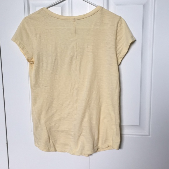 Size small gap tee! - Picture 2 of 4